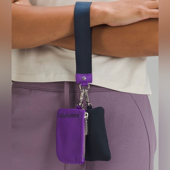 Lululemon Dual Pouch Wristlet, True Navy/Atomic Purple - NWT - Picture 2 of 5